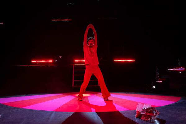 WUK performing arts: Lonely for you! – Die Super Show (2.4. - 5.4.2024) Foto: eSeL.at - Lorenz Seidler Foto: eSeL Lorenz Seidler