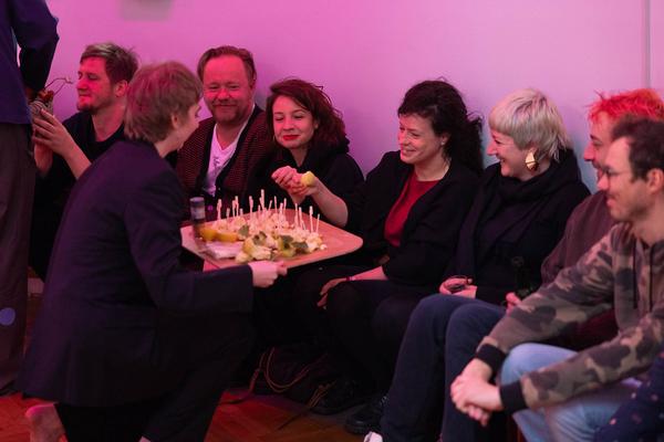 DAS WEISSE HAUS: god´s entertainment "LSD – Words And Their Worlds (Kapitel L)" (25.4. - 11.5.2024) Foto: eSeL.at - Lorenz Seidler Foto: eSeL Lorenz Seidler