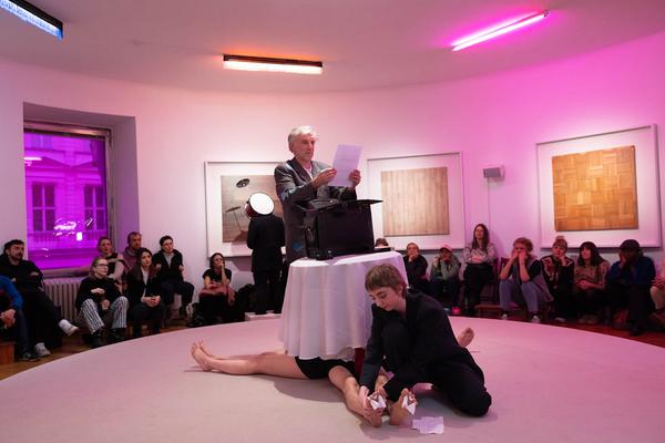 DAS WEISSE HAUS: god´s entertainment "LSD – Words And Their Worlds (Kapitel L)" (25.4. - 11.5.2024) Foto: eSeL.at - Lorenz Seidler Foto: eSeL Lorenz Seidler