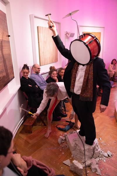 DAS WEISSE HAUS: god´s entertainment "LSD – Words And Their Worlds (Kapitel L)" (25.4. - 11.5.2024) Foto: eSeL.at - Lorenz Seidler Foto: eSeL Lorenz Seidler