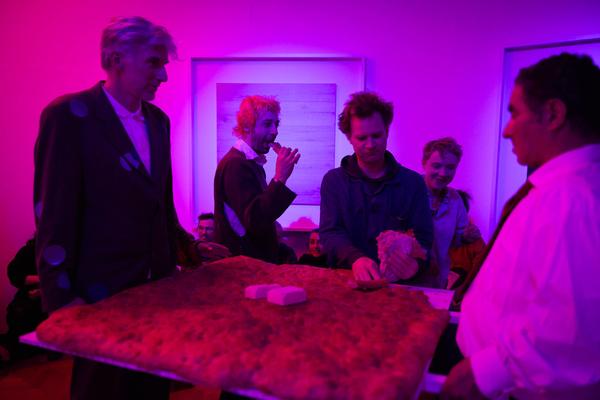 DAS WEISSE HAUS: god´s entertainment "LSD – Words And Their Worlds (Kapitel L)" (25.4. - 11.5.2024) Foto: eSeL.at - Lorenz Seidler Foto: eSeL Lorenz Seidler