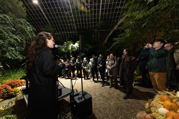 Wien Modern 2024: Maja Osojnik &quot;Doorways&quot; (Palmenhaus Schönbrunn, 2.11.2024) Foto: eSeL.at - Lorenz Seidler