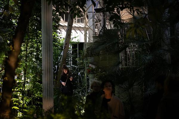 Wien Modern 2024: Maja Osojnik &quot;Doorways&quot; (Palmenhaus Schönbrunn, 2.11.2024) Foto: eSeL.at - Lorenz Seidler