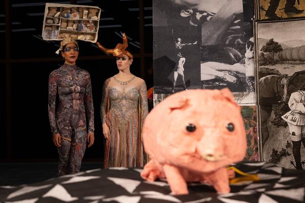 Monster Chetwynd "Moths, Bats and Velvet Worms! Moths, Bats and Heretics!" (Belvedere21, 6.11.2024) Foto: eSeL.at - Lorenz Seidler
