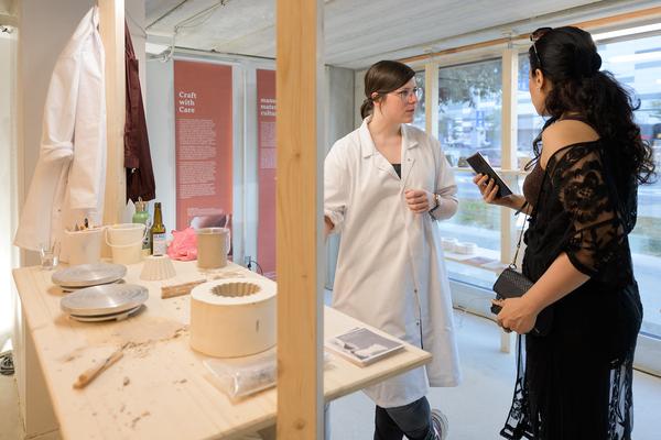 New Design University: Moneo / Craft with Care / Society of Insects … and us VIENNA DESIGN WEEK 2024 (Festivalzentrale, 23.9.2024) Foto: eSeL.at/ViennaDesignWeek - Joanna Pianka