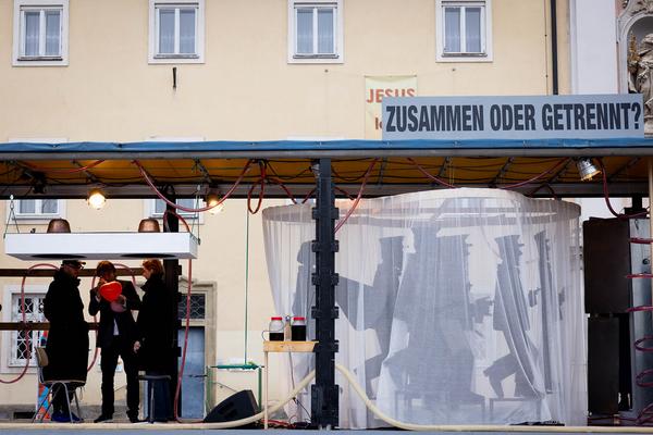 God´s Entertainment "Zusammen oder getrennt?" (Tangente St. Pölten, 3.10. - 5.10.2024) Foto: eSeL.at - Lorenz Seidler