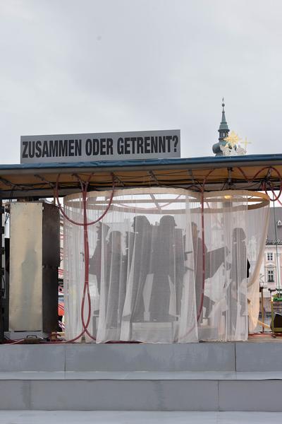 God´s Entertainment "Zusammen oder getrennt?" (Tangente St. Pölten, 3.10. - 5.10.2024) Foto: eSeL.at - Lorenz Seidler