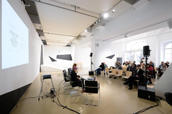 Symposium &quot;Performance Besides Itself. Infra- and Parastructures of a Contemporary Liveness&quot; (Kunstraum Niederösterreich, 7.12.2024) Foto: eSeL.at - Joanna Pianka
