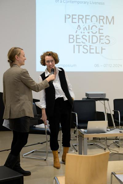 Symposium &quot;Performance Besides Itself. Infra- and Parastructures of a Contemporary Liveness&quot; (Kunstraum Niederösterreich, 7.12.2024) Foto: eSeL.at - Joanna Pianka