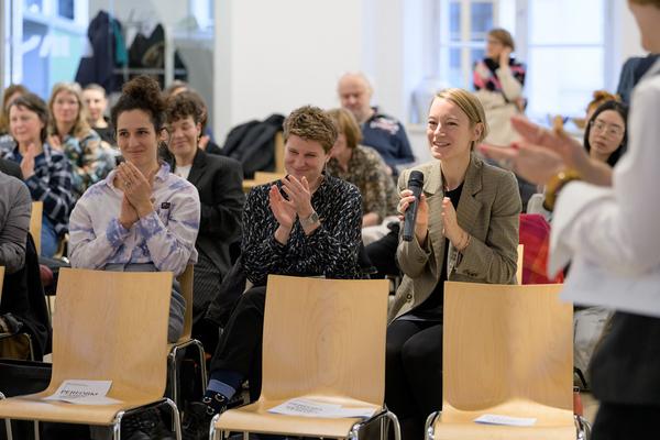 Symposium &quot;Performance Besides Itself. Infra- and Parastructures of a Contemporary Liveness&quot; (Kunstraum Niederösterreich, 7.12.2024) Foto: eSeL.at - Joanna Pianka