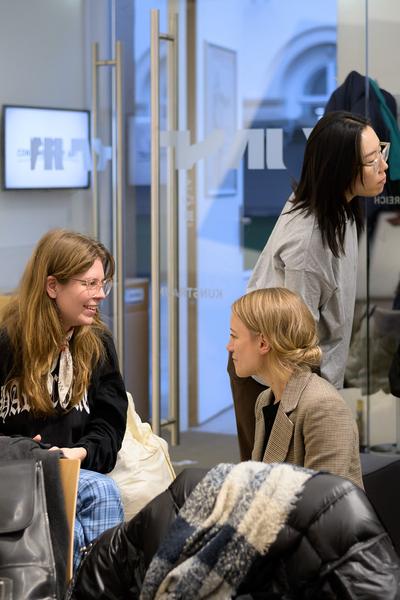 Symposium &quot;Performance Besides Itself. Infra- and Parastructures of a Contemporary Liveness&quot; (Kunstraum Niederösterreich, 7.12.2024) Foto: eSeL.at - Joanna Pianka
