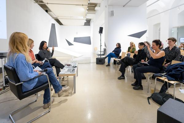 Symposium &quot;Performance Besides Itself. Infra- and Parastructures of a Contemporary Liveness&quot; (Kunstraum Niederösterreich, 7.12.2024) Foto: eSeL.at - Joanna Pianka