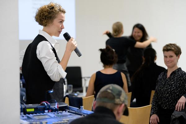 Symposium &quot;Performance Besides Itself. Infra- and Parastructures of a Contemporary Liveness&quot; (Kunstraum Niederösterreich, 7.12.2024) Foto: eSeL.at - Joanna Pianka