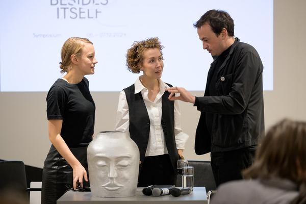 Symposium &quot;Performance Besides Itself. Infra- and Parastructures of a Contemporary Liveness&quot; (Kunstraum Niederösterreich, 7.12.2024) Foto: eSeL.at - Joanna Pianka