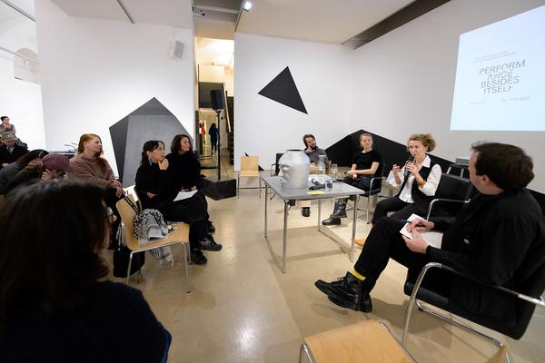 Symposium &quot;Performance Besides Itself. Infra- and Parastructures of a Contemporary Liveness&quot; (Kunstraum Niederösterreich, 7.12.2024) Foto: eSeL.at - Joanna Pianka