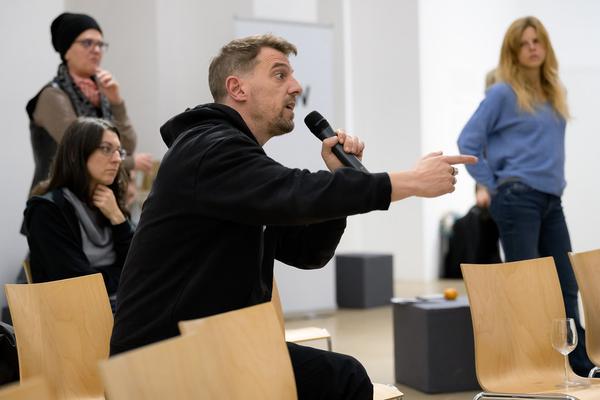 Symposium &quot;Performance Besides Itself. Infra- and Parastructures of a Contemporary Liveness&quot; (Kunstraum Niederösterreich, 7.12.2024) Foto: eSeL.at - Joanna Pianka