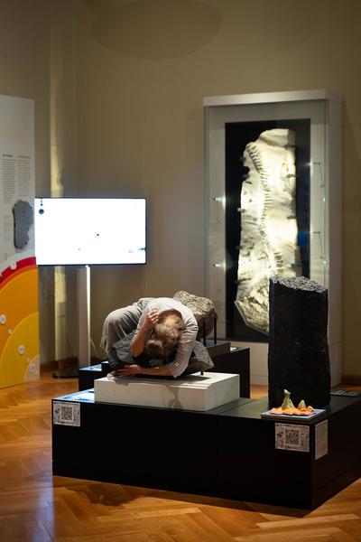 Andrea Nagl "Gehe rückwärts durch die Erde" (Naturhistorisches Museum Wien, 13.11.2024) Foto: eSeL.at - Lorenz Seidler
