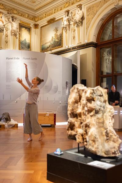 Andrea Nagl "Gehe rückwärts durch die Erde" (Naturhistorisches Museum Wien, 13.11.2024) Foto: eSeL.at - Lorenz Seidler