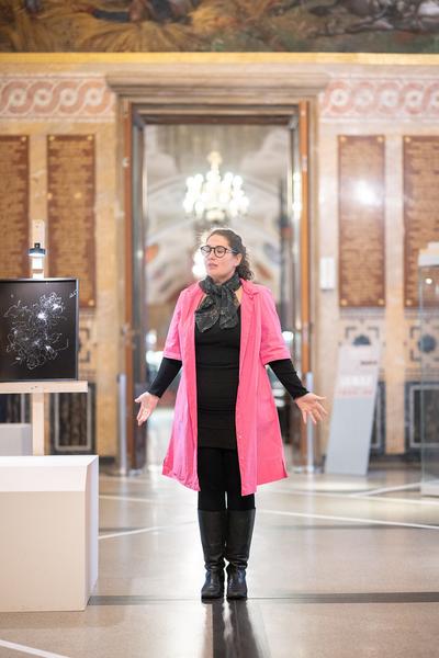 VIENNA ART WEEK Performance Lecture: Raffaela Bielesch - Ablenkungsmanöver(Heeresgeschichtliches Museum, 15.11..2024) Foto: eSeL.at - Felix Kubitza