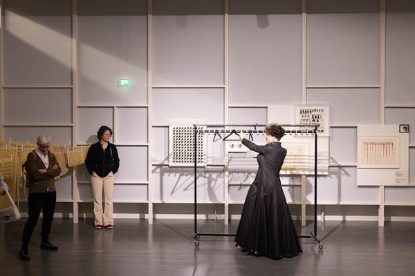 Belvedere 21: "Performances aktualisieren" feat. La Georgetta "Buttoned Up!" (23.2.2024) Foto: eSeL.at - Lorenz Seidler Foto: eSeL Lorenz Seidler