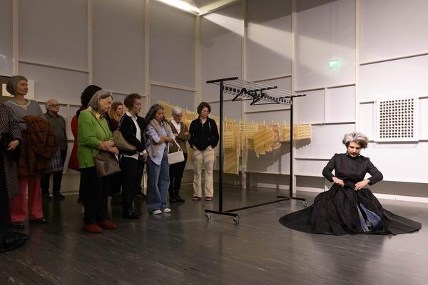 Belvedere 21: "Performances aktualisieren" feat. La Georgetta "Buttoned Up!" (23.2.2024) Foto: eSeL.at - Lorenz Seidler Foto: eSeL Lorenz Seidler