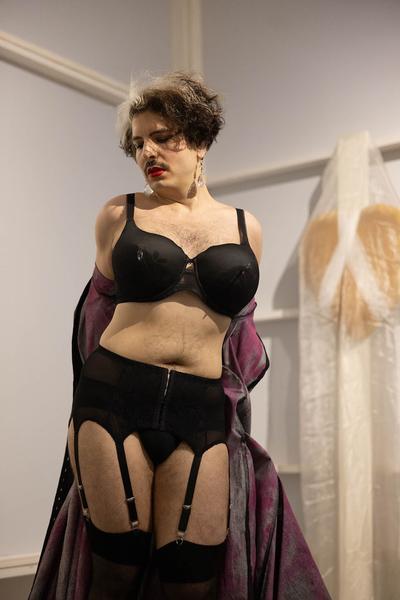 Belvedere 21: "Performances aktualisieren" feat. La Georgetta "Buttoned Up!" (23.2.2024) Foto: eSeL.at - Lorenz Seidler Foto: eSeL Lorenz Seidler