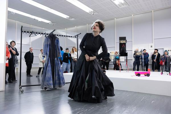 Belvedere 21: "Performances aktualisieren" feat. La Georgetta "Buttoned Up!" (23.2.2024) Foto: eSeL.at - Lorenz Seidler Foto: eSeL Lorenz Seidler