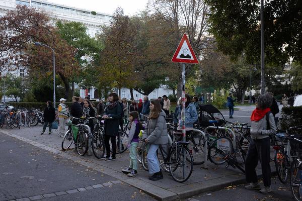 Platz nehmen #3: Right of Passage (Akademie Schillerplatz, 24.10.2024) Foto: eSeL.at - Lorenz Seidler