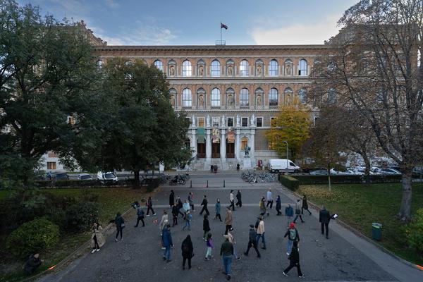 Hamish Fulton &quot;Communal Walking Experience&quot; @ Platz nehmen #3: Right of Passage (Akademie Schillerplatz, 24.10.2024) Foto: eSeL.at - Lorenz Seidler