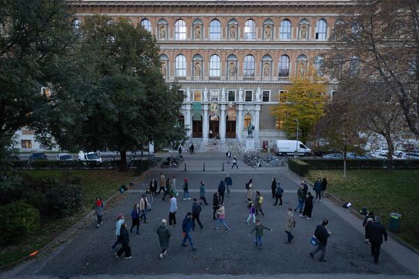 Hamish Fulton &quot;Communal Walking Experience&quot; @ Platz nehmen #3: Right of Passage (Akademie Schillerplatz, 24.10.2024) Foto: eSeL.at - Lorenz Seidler