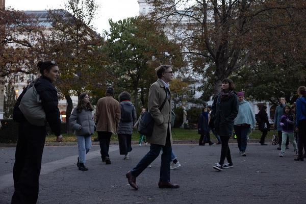 Hamish Fulton &quot;Communal Walking Experience&quot; @ Platz nehmen #3: Right of Passage (Akademie Schillerplatz, 24.10.2024) Foto: eSeL.at - Lorenz Seidler