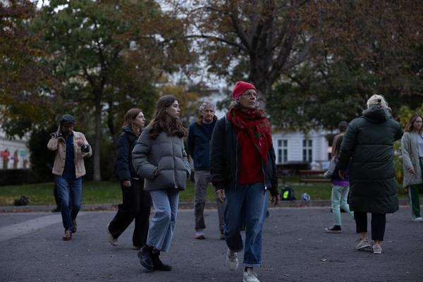 Hamish Fulton &quot;Communal Walking Experience&quot; @ Platz nehmen #3: Right of Passage (Akademie Schillerplatz, 24.10.2024) Foto: eSeL.at - Lorenz Seidler