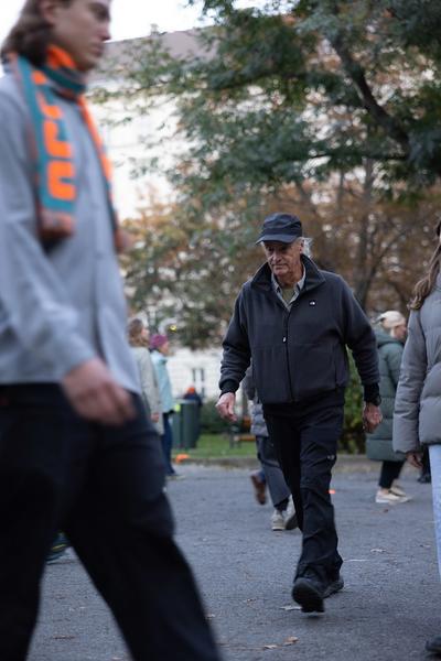 Hamish Fulton &quot;Communal Walking Experience&quot; @ Platz nehmen #3: Right of Passage (Akademie Schillerplatz, 24.10.2024) Foto: eSeL.at - Lorenz Seidler