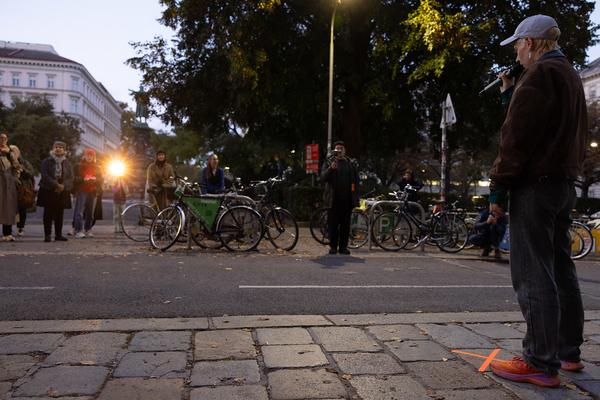 Platz nehmen #3: Right of Passage (Akademie Schillerplatz, 24.10.2024) Foto: eSeL.at - Lorenz Seidler