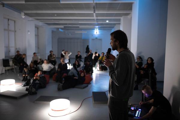 Posthuman Social Club (AIL – Angewandte Interdisciplinary Lab, 23.4.2024) Foto: eSeL.at - Lorenz Seidler Foto: eSeL Lorenz Seidler