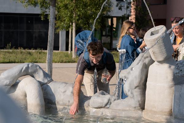 Jubiläumsbrunnen "WirWasser" (VIENNA DESIGN WEEK 2024 An Urban Legend to be, 20.9.2024) Foto: eSeL.at/ViennaDesignWeek - Joanna Pianka