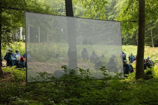Tangente St. Pölten: "Shared Landscapes. Sieben Stücke zwischen Wald und Wiese" - Caroline Barneaud & Stefan Kaegi / Rimini Protokoll (3.5. - 12.5.2024) Foto: eSeL.at - Lorenz Seidler Foto: eSeL Lorenz Seidler