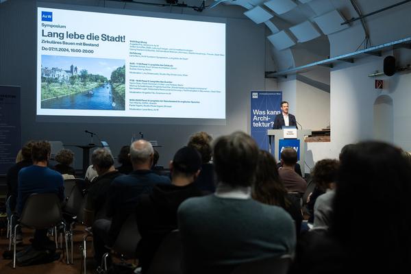 Symposium &quot;Lang lebe die Stadt!&quot; Zirkuläres Bauen mit Bestand (7.11.2024, Architekturzentrum Wien) Foto: eSeL.at - Lorenz Seidler
