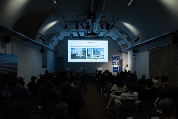 Symposium &quot;Lang lebe die Stadt!&quot; Zirkuläres Bauen mit Bestand (7.11.2024, Architekturzentrum Wien) Foto: eSeL.at - Lorenz Seidler