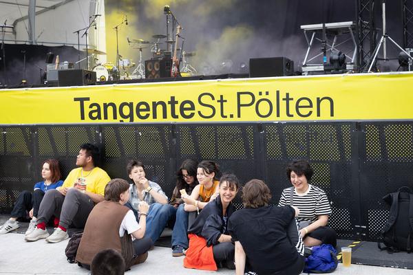Tangente St. Pölten: Salamirecorder & The Hi-Fi Phonos @ Domplatz Open Air (7.7.2024) Foto: eSeL.at - Lorenz Seidler Foto: eSeL Lorenz Seidler