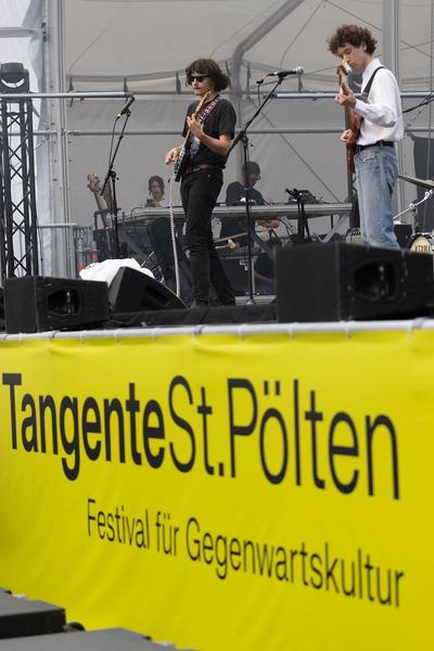Tangente St. Pölten: Salamirecorder & The Hi-Fi Phonos @ Domplatz Open Air (7.7.2024) Foto: eSeL.at - Lorenz Seidler Foto: eSeL Lorenz Seidler
