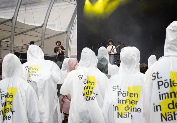 Tangente St. Pölten: Salamirecorder & The Hi-Fi Phonos @ Domplatz Open Air (7.7.2024) Foto: eSeL.at - Lorenz Seidler Foto: eSeL Lorenz Seidler