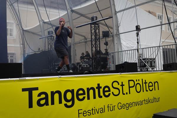 Tangente St. Pölten: Alo Parks @ Domplatz Open Air (7.7.2024) Foto: eSeL.at - Lorenz Seidler Foto: eSeL Lorenz Seidler