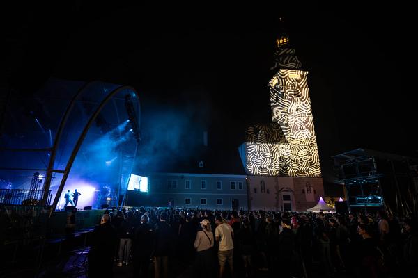 Tangente St. Pölten: Fever Ray @ Domplatz Open Air (7.7.2024) Foto: eSeL.at - Lorenz Seidler Foto: eSeL Lorenz Seidler
