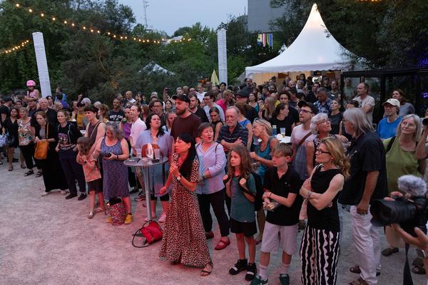Tangente St. Pölten: Stadt Land Fluss: Live Musik Karaoke (Museum NÖ GARTEN, 21.6.2024) Foto: eSeL.at - Lorenz Seidler Foto: eSeL Lorenz Seidler