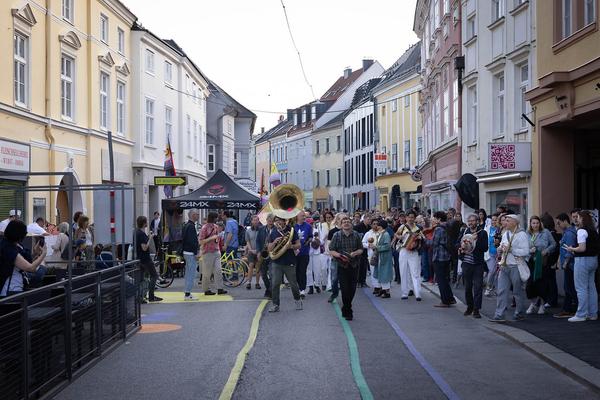 Tangente St. Pölten: Straßenfest Alien Disko Parade (4.5.2024) Foto: eSeL.at - Lorenz Seidler Foto: eSeL Lorenz Seidler