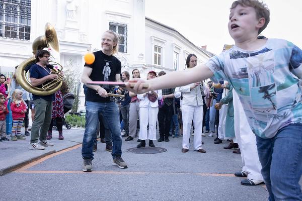 Tangente St. Pölten: Straßenfest Alien Disko Parade (4.5.2024) Foto: eSeL.at - Lorenz Seidler Foto: eSeL Lorenz Seidler