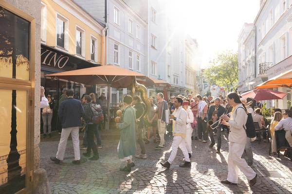 Tangente St. Pölten: Straßenfest Alien Disko Parade (4.5.2024) Foto: eSeL.at - Lorenz Seidler Foto: eSeL Lorenz Seidler