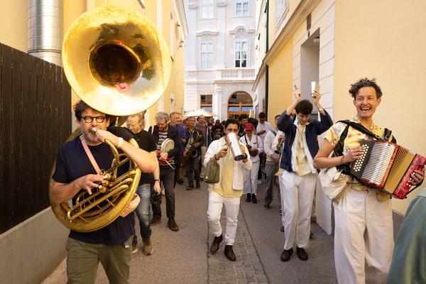 Tangente St. Pölten: Straßenfest Alien Disko Parade (4.5.2024) Foto: eSeL.at - Lorenz Seidler Foto: eSeL Lorenz Seidler