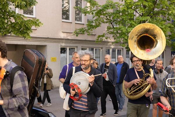 Tangente St. Pölten: Straßenfest Alien Disko Parade (4.5.2024) Foto: eSeL.at - Lorenz Seidler Foto: eSeL Lorenz Seidler